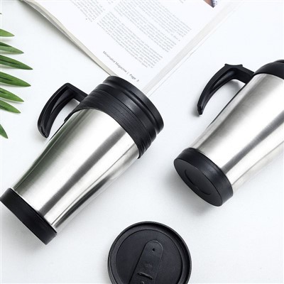 Resemugg i plast med lock och handtag